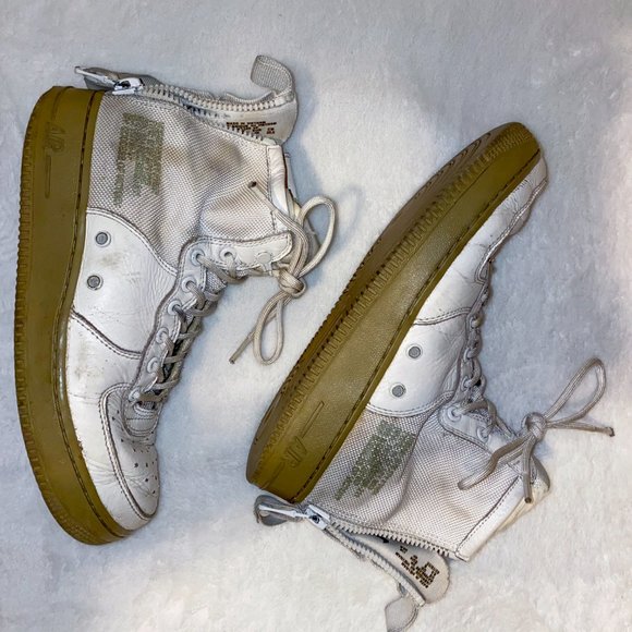 Zip Back Nike White Airforce 1s - Picture 1 of 5